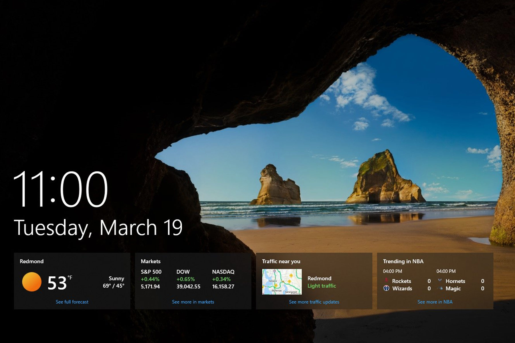 windows 10 information card lock screen